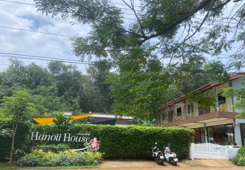 a sign for a hannah house in front of a building at Hanoii House in Ko Mak