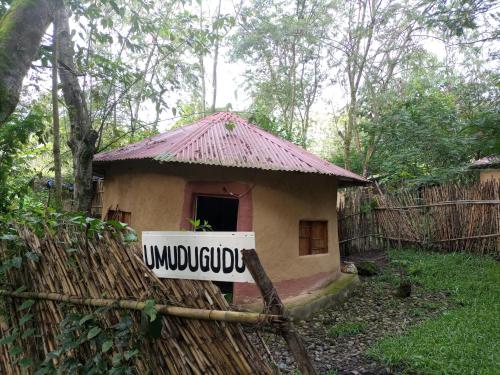 Κήπος έξω από το Red Rocks Rwanda - Campsite & Guesthouse