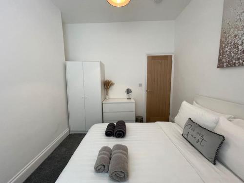 Postel nebo postele na pokoji v ubytování Stunning 2-bedroom apartment in heart of Plymouth