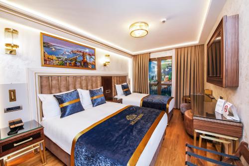 A bed or beds in a room at MANORS HOTEL