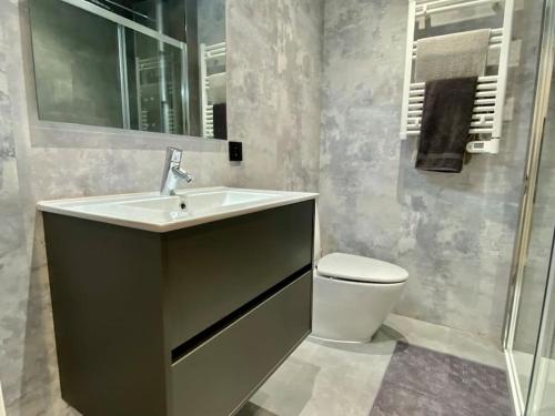  Prober Comapedrosa -  Room  picture :   Balcony    Washing machine    Private bathroom           