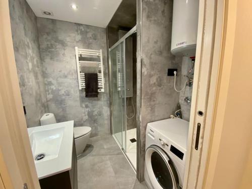  Prober Comapedrosa -  Room  picture :   Balcony    Washing machine    Private bathroom           