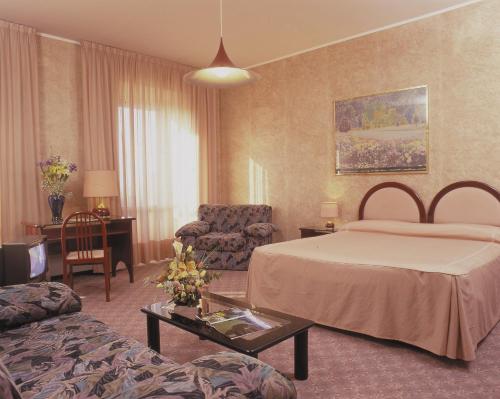 Säng eller sängar i ett rum på Balletti Palace Hotel