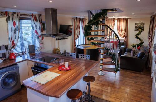 a kitchen with a counter and a living room at Lincoln Holiday Retreat Lodge with Private Hot Tub in Lincoln