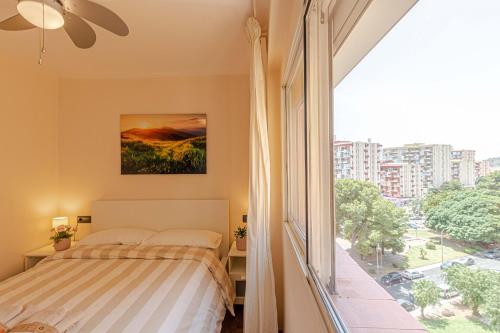 A bed or beds in a room at 797 Holiday Rentals- Atico en Arroyo de la miel con hermosas vistas