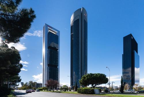 Lujo en Las 4 Torres! Business Area