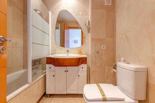 Koupelna v ubytování 797 HOLIDAY RENTALS - Precioso apartamento con vistas a Arenal golf