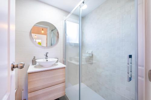 a bathroom with a sink and a glass shower at 797 Holiday Rentals - Moderno piso para 4 cerca de la playa in Benalmádena
