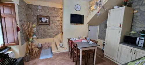 a small kitchen with a table and a refrigerator at B&B Martina in Senorbì