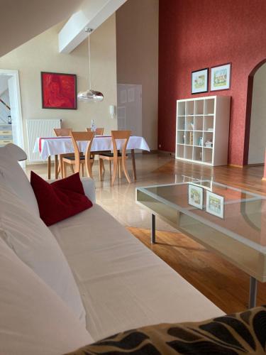 a living room with a couch and a table at Ferienwohnung Rosengarten in Öhringen