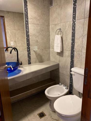 a bathroom with a tub and a toilet and a sink at Casa Los Perales in San Salvador de Jujuy