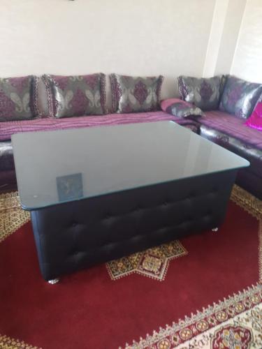a coffee table in a living room with a couch at APPARTEMENT AMIRA iFRANE in Ifrane