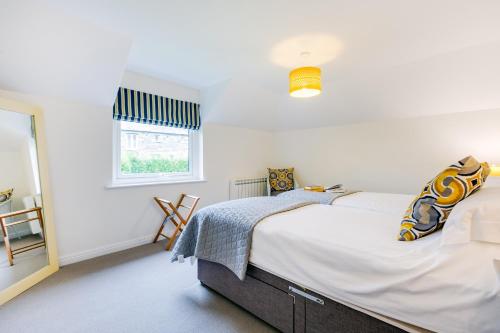 Postel nebo postele na pokoji v ubytování Goose Cottage - within the Helland Barton Farm collection