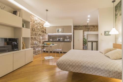 Kuchyň nebo kuchyňský kout v ubytování Tuscus Apartments