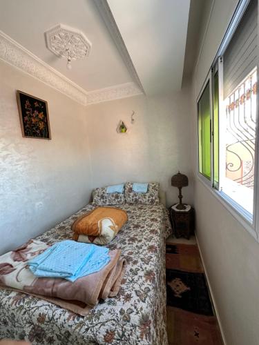 a bedroom with two twin beds in a room at Joli studio au centre d'Agadir in Agadir