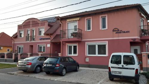 Το κτήριο όπου στεγάζεται  το διαμέρισμα