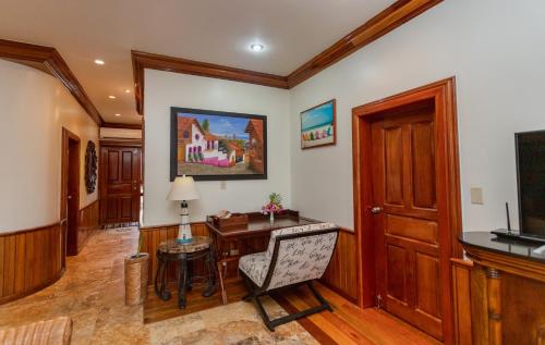 a hallway with a desk in a home office at Captain Morgan's Retreat in San Pedro
