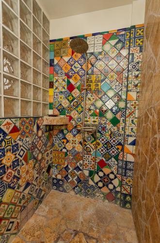 a bathroom with mosaic tiles on the wall at Captain Morgan's Retreat in San Pedro