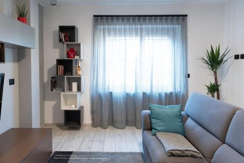 a living room with a couch and a window at Casa Medici in Asti