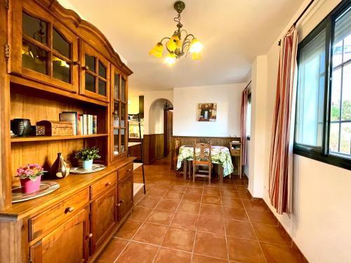 Η κουζίνα ή μικρή κουζίνα στο Apartamentos Axarquia , Frigiliana, terraza privada con vistas a la montaña rio y al mar