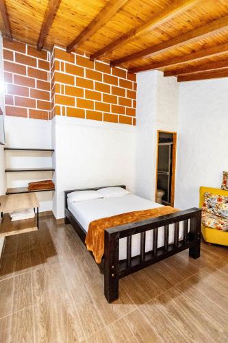 Finca-Hotel Montecarlo Guatape by Hopeにあるベッド