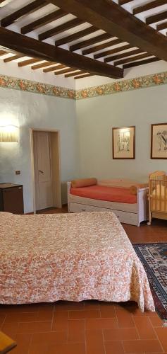 a bedroom with two beds in a room at Soggiorno Dimora Del Grifo in San Miniato