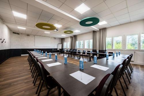 Zona business o sala de conferencias en Best Western Plus l'Orée Paris Sud