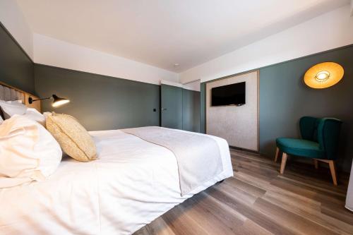 Cama o camas de una habitación en Best Western Plus l'Orée Paris Sud