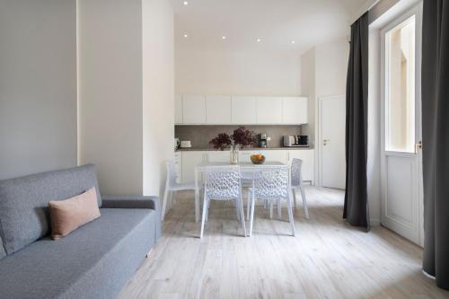 Cucina o angolo cottura di Kinsky Garden Apartments and Suites by Dwellfort