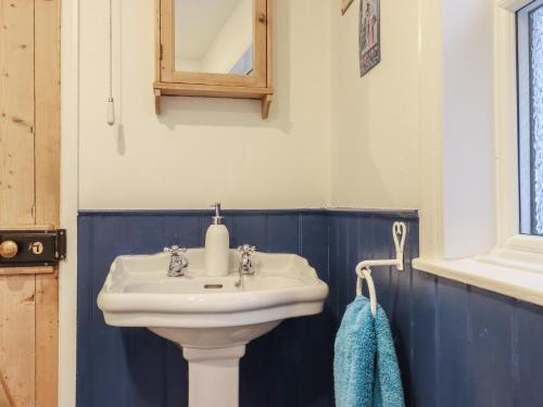 a bathroom with a white sink and a mirror at Kentish Knock in Deal