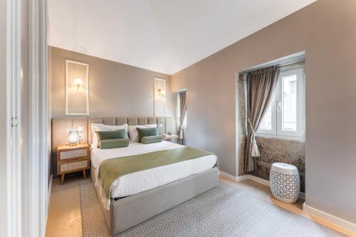 a bedroom with a large bed and a window at Victoria Project - Houses - Private Parking in Porto