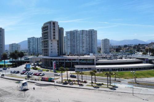 a city with tall buildings and a parking lot with cars at Arriendo Depto. Diario Coquimbo in Coquimbo