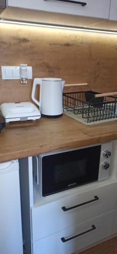 a white slow cooker sitting on top of a counter at Apartman Nina, Kopaonik, Brzeće, Kod Gondole in Brzeće