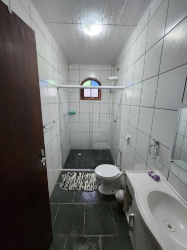 Bilik mandi di recanto paraty mirim