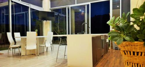 a kitchen with a counter and a table and chairs at Mountain View Anapoima in Anapoima