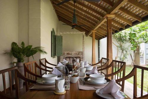 En restaurant eller et andet spisested på Bayagima - Luxury Villa