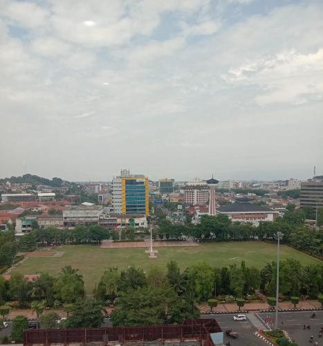 a view of a city with a green field at Cozy apartment in Louis kienne simpanglima in Semarang