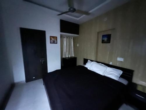a bedroom with a bed and a ceiling fan at GREEN HOME STAY in Lucknow