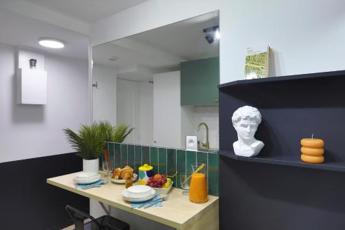 Φαγητό σε αυτό το διαμέρισμα ή κάπου εκεί κοντά