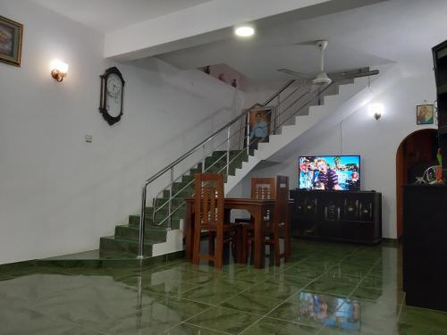 TV a/nebo společenská místnost v ubytování Hellen homestay