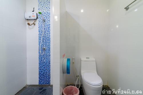 Bilik mandi di Little Hua-Hin Private Poolvilla From beach 3km