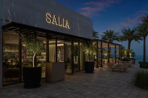 Restaurace v ubytování Address Beach Resort Fujairah