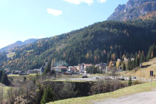 Uma vista da montanha tirada do apartamento 