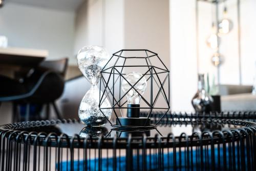 a table with two light bulbs on top of it at Max Lodging Serviced Apartments in Munich