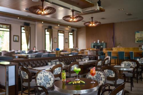 Makanan di atau berdekatan resort