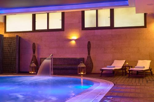 Kolam renang di atau dekat dengan Mediterranean Village Hotel & Spa