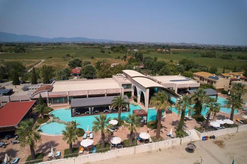 Kolam renang di atau dekat dengan Mediterranean Village Hotel & Spa