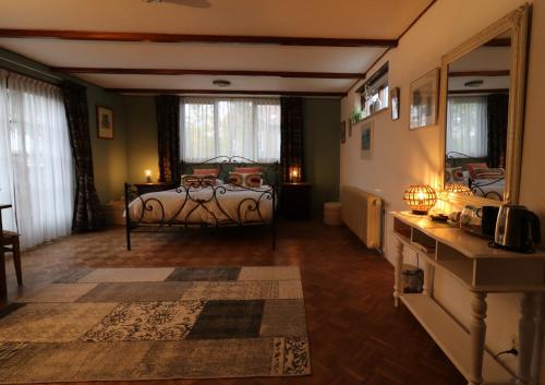 a bedroom with a bed and two windows at Hotel De Gravin van Vorden in Vorden
