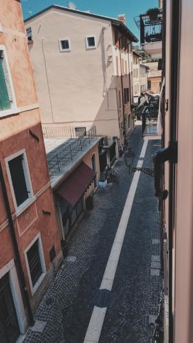an empty street in a city with buildings at Bardoliners in Bardolino