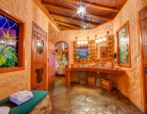 a large bathroom with a sink and a mirror at Peace Lodge in Vara Blanca